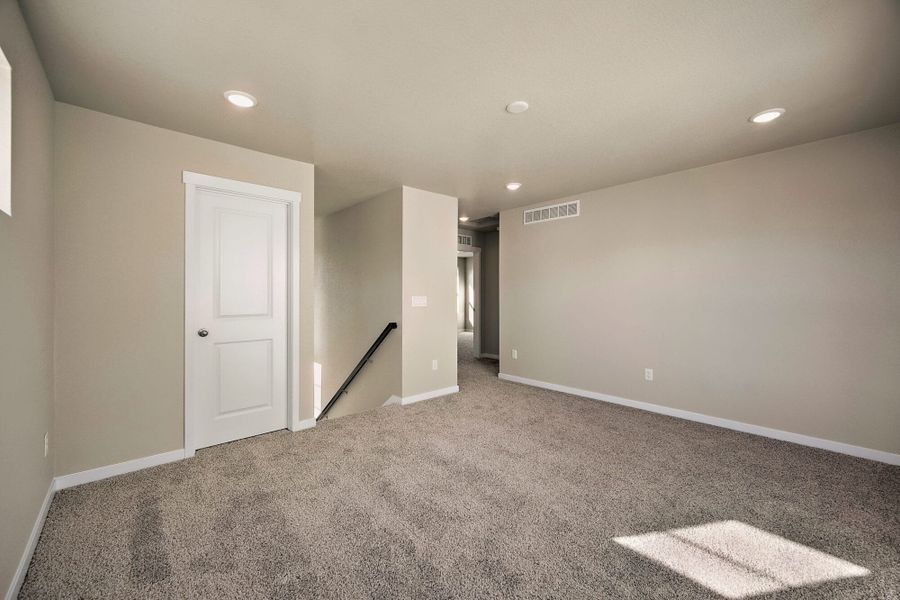 Spacious, unfurnished interior of a new home in Ridge at Lorson Ranch, Colorado Springs (Image 33).