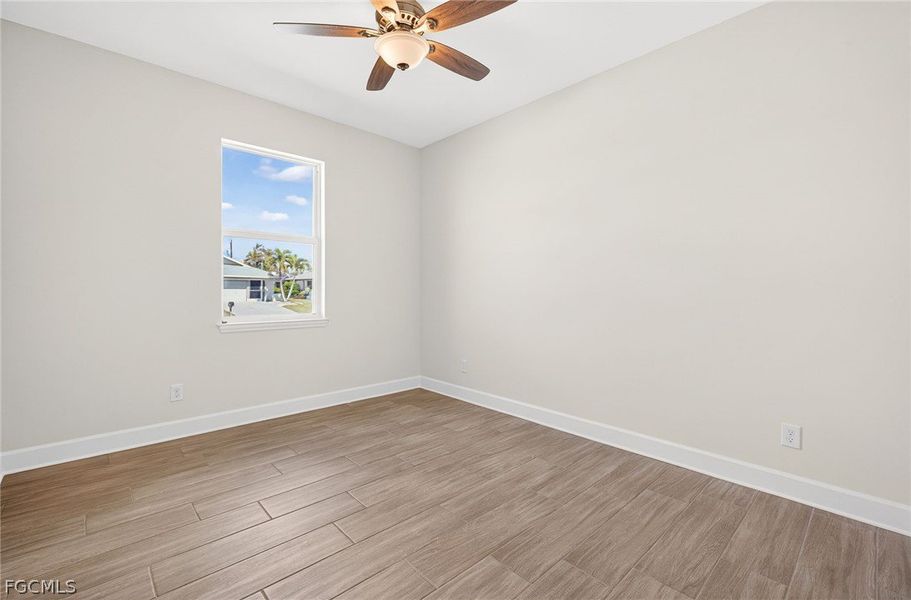 Spacious, unfurnished interior of a new home in Cape Coral, Cape Coral (Image 32).
