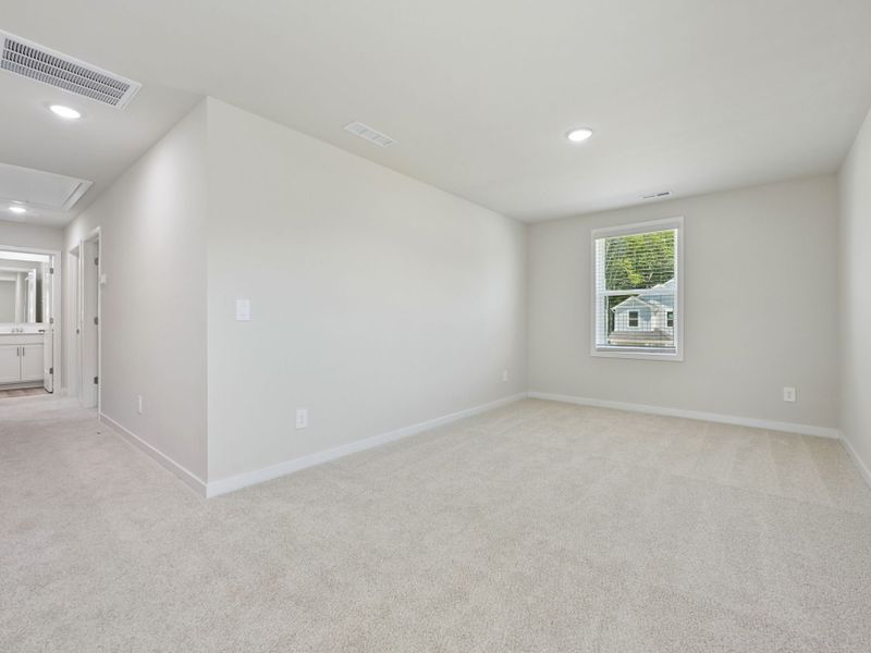 Spacious, unfurnished interior of a new home in The Heritage at Buffaloe Reserve, Raleigh (Image 13). Spacious, unfurnished interior of a new home in The Heritage at Buffaloe Reserve, Raleigh (Image 13).