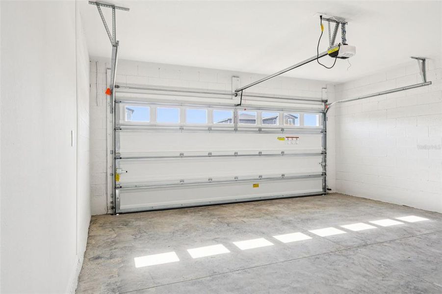 Spacious, unfurnished interior of a new home in , Lake Alfred (Image 31).