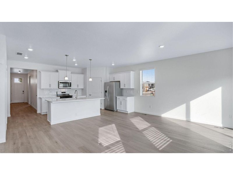 Spacious, unfurnished interior of a new home in Hansen Farm, Fort Collins (Image 17).