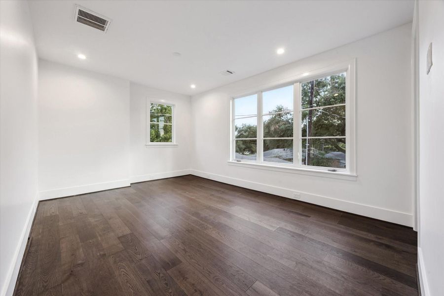 Spacious, unfurnished interior of a new home in , Houston (Image 31).