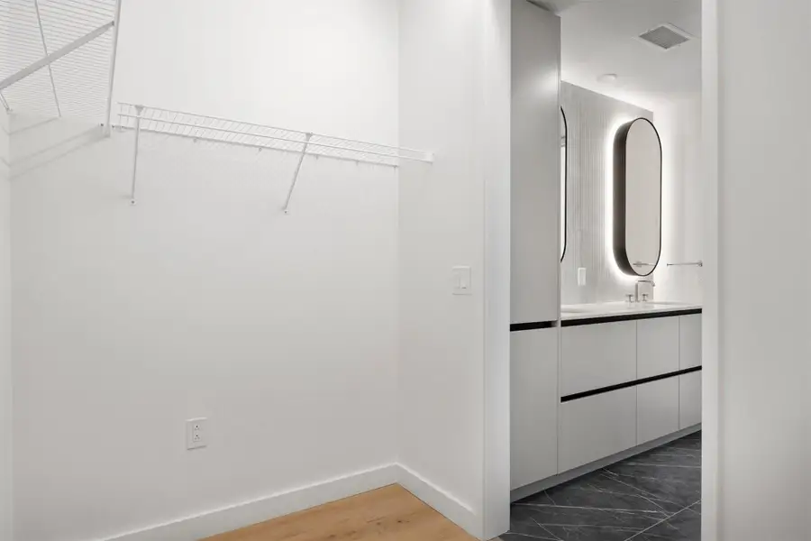 Spacious, unfurnished interior of a new home in , Austin (Image 33).