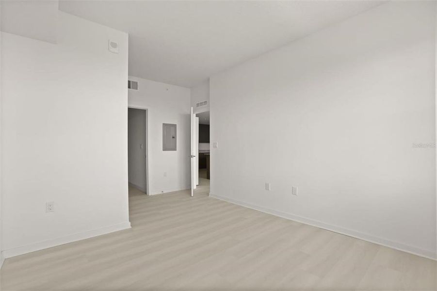 Spacious, unfurnished interior of a new home in , Orlando (Image 37).