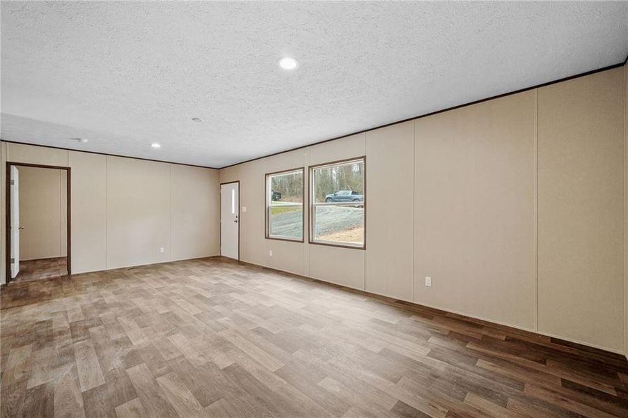 Spacious, unfurnished interior of a new home in , Alto (Image 16).