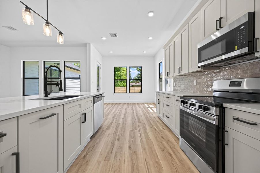 Furnished interior view inside a new home in , Conroe (Image 18).