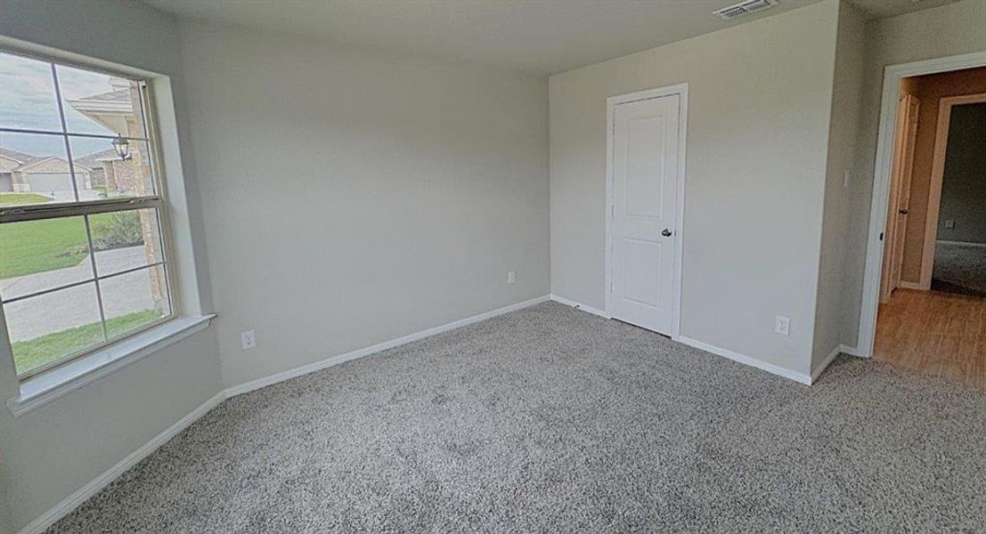 Spacious, unfurnished interior of a new home in Highlands at Chapel Creek, Fort Worth (Image 11).