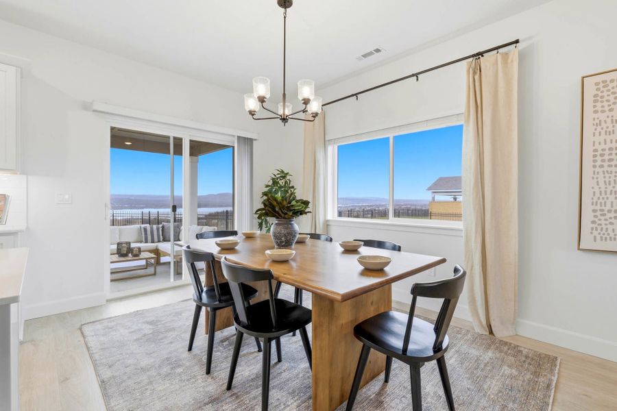 Furnished interior view inside a new home in Upland Meadows, Hermiston (Image 17).