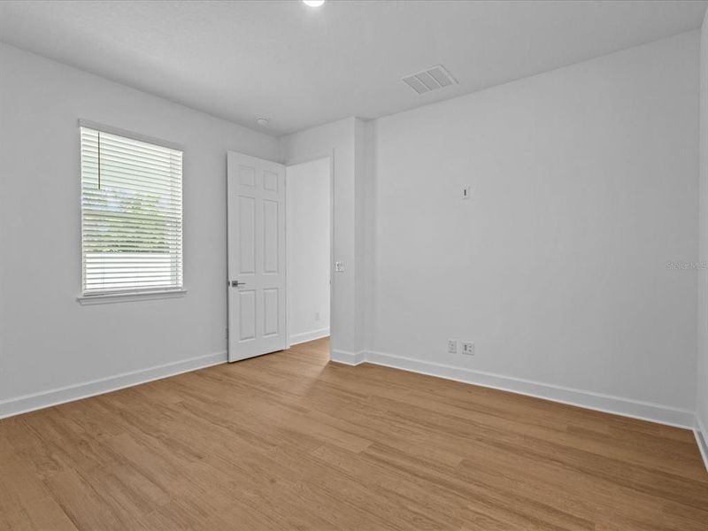 Spacious, unfurnished interior of a new home in , Orlando (Image 16).