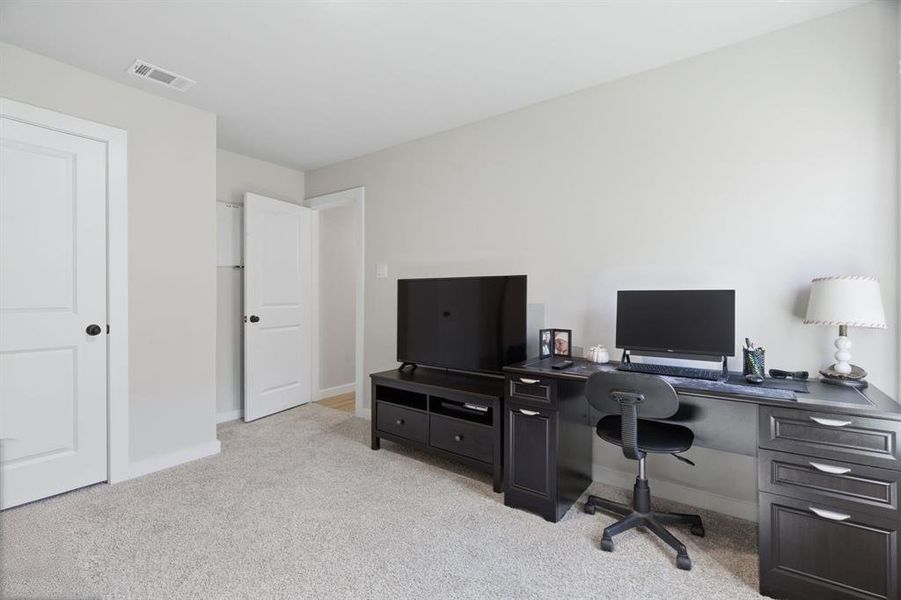 Furnished interior view inside a new home in Trail Creek, Cleburne (Image 31).