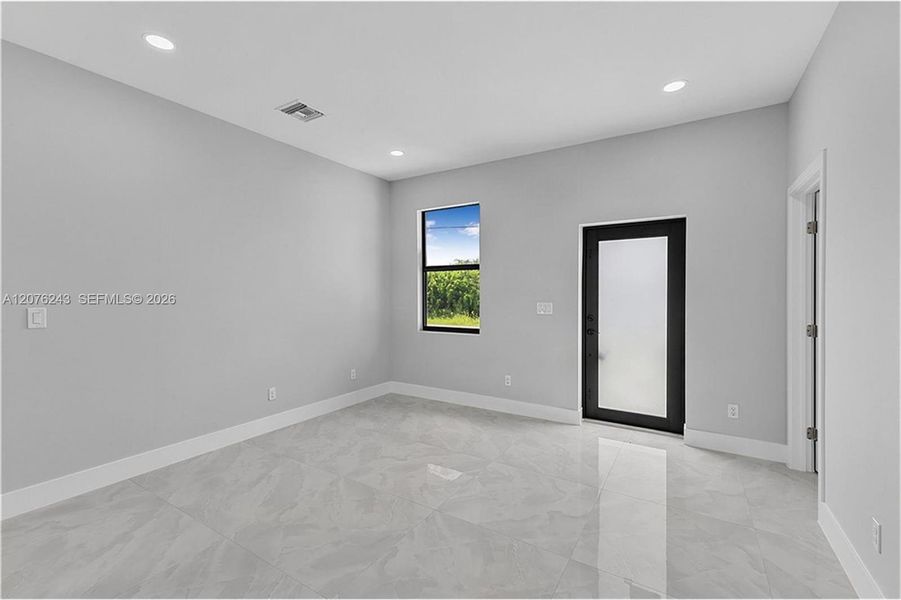 Spacious, unfurnished interior of a new home in , Lehigh Acres (Image 17).
