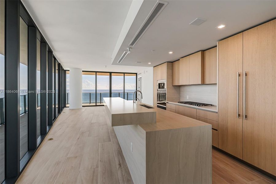 Spacious, unfurnished interior of a new home in , Pompano Beach (Image 39). Spacious, unfurnished interior of a new home in , Pompano Beach (Image 39).