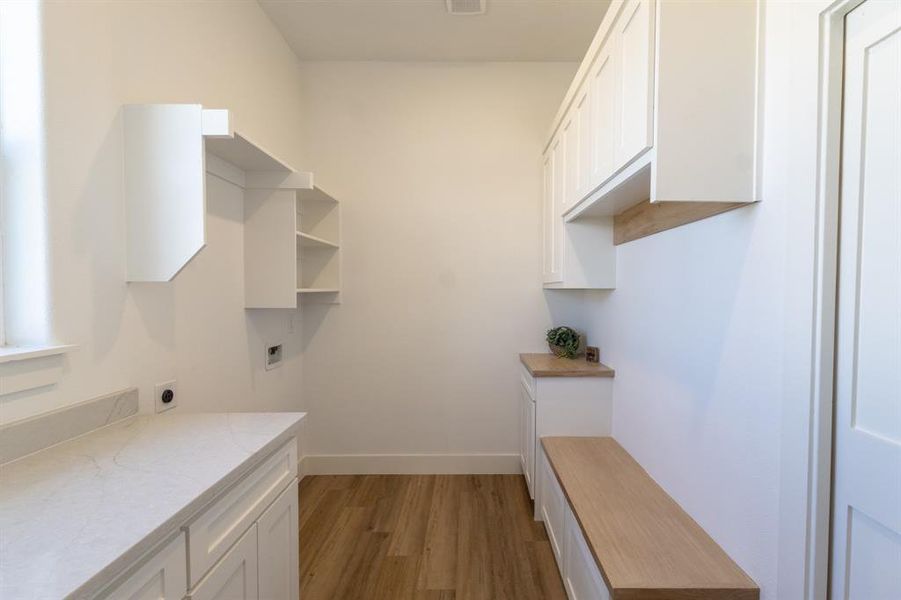 Furnished interior view inside a new home in , Fort Worth (Image 6).