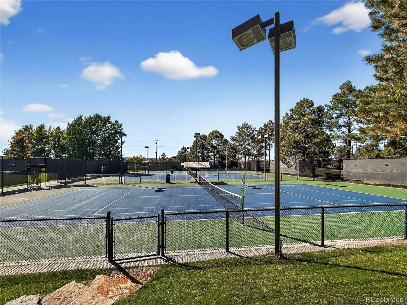 Community amenities in , Parker (Image 34).