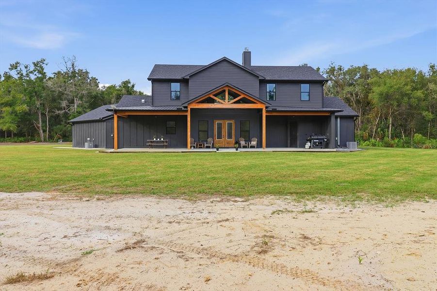 Exterior details and patio area of a home in , Inglis (Image 41).