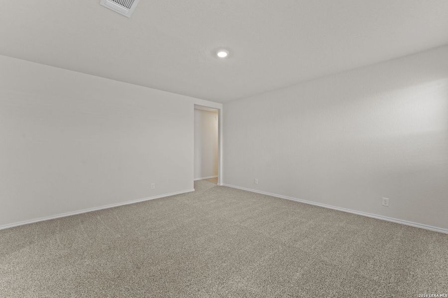 Spacious, unfurnished interior of a new home in Applewood, San Antonio (Image 31). Spacious, unfurnished interior of a new home in Applewood, San Antonio (Image 31).