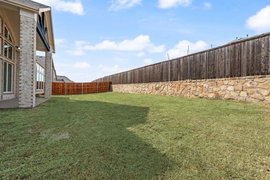 Exterior details and patio area of a home in Somerset Park, Rockwall (Image 3).
