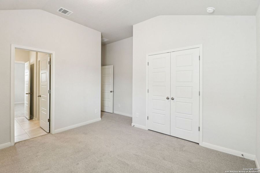 Spacious, unfurnished interior of a new home in Fox Falls, Boerne (Image 17). Spacious, unfurnished interior of a new home in Fox Falls, Boerne (Image 17).