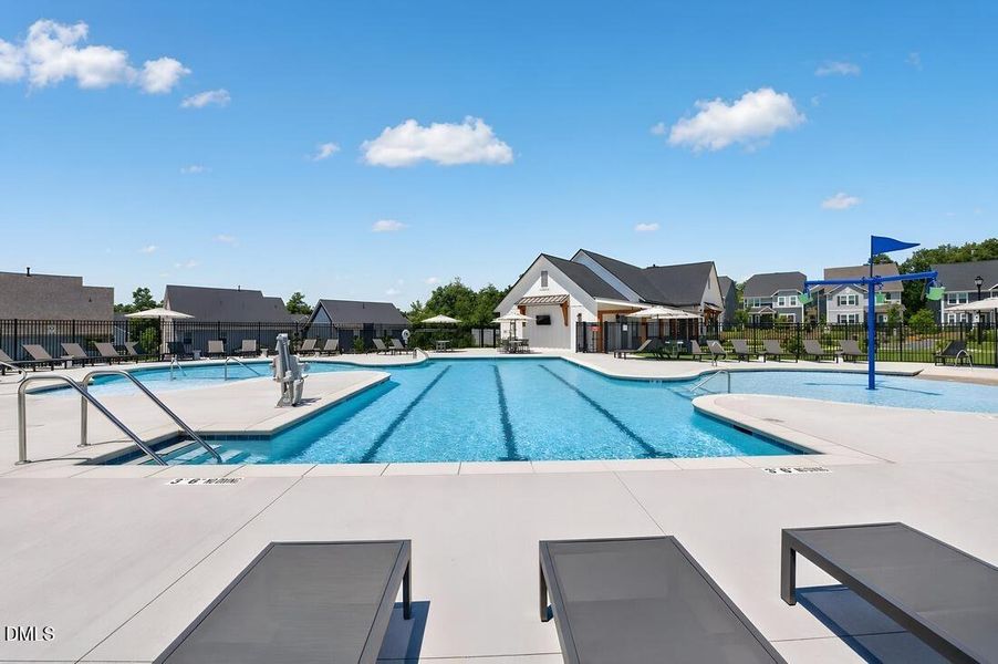 Silverstone Community Amenity Pool (11)