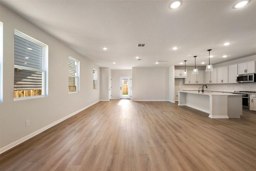 Representative images and renderings are for illustrative purposes. Actual structural options and design finishes of home may vary.