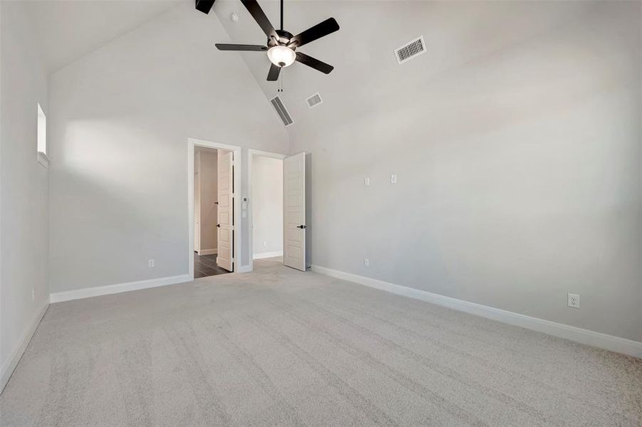Spacious, unfurnished interior of a new home in Pecan Square - Gardens, Northlake (Image 24).