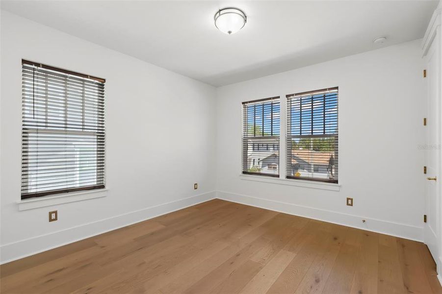 Spacious, unfurnished interior of a new home in , St. Petersburg (Image 49).