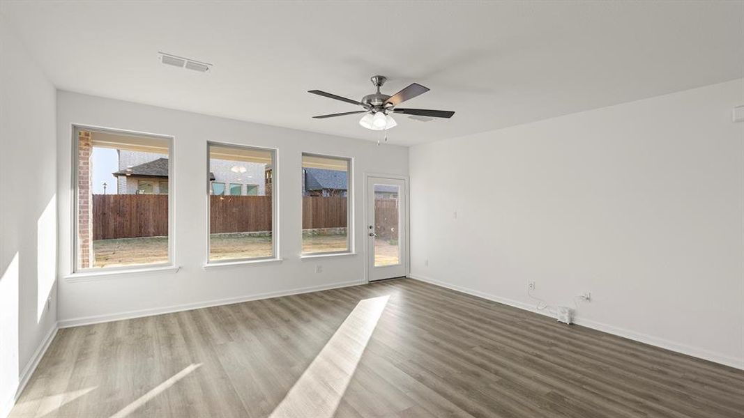 10. 758 Gentle Bird - Family (2)