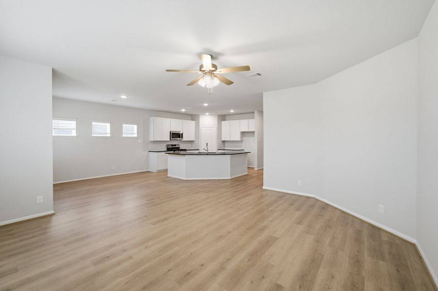 Spacious, unfurnished interior of a new home in Trails at Woodhaven Lakes, La Marque (Image 19). Spacious, unfurnished interior of a new home in Trails at Woodhaven Lakes, La Marque (Image 19).
