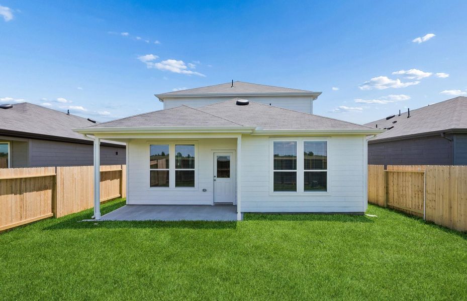 Exterior details and patio area of a home in Stokesbury, Waller (Image 4).