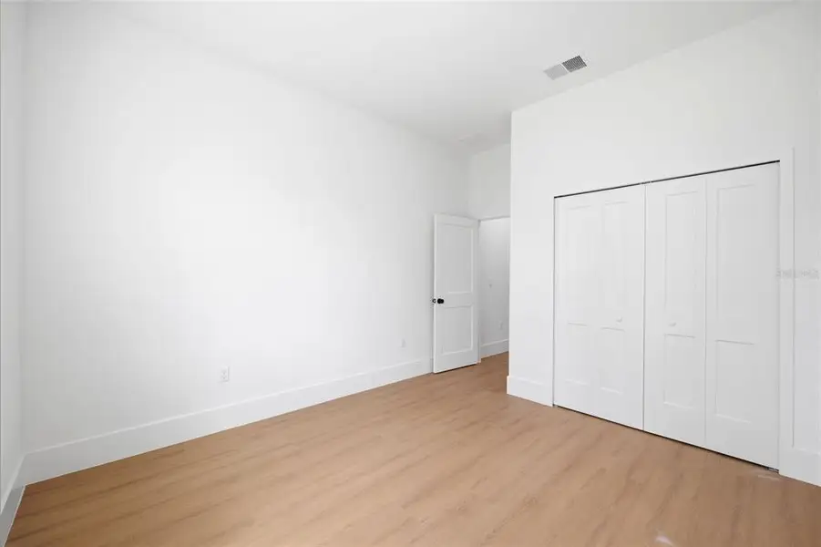 Spacious, unfurnished interior of a new home in , Ocala (Image 16).