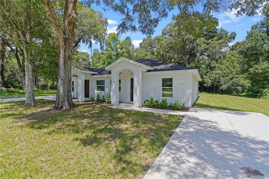Front exterior of a new home in , Williston, FL, highlighting curb appeal (Image 1). Front exterior of a new home in , Williston, FL, highlighting curb appeal (Image 1).