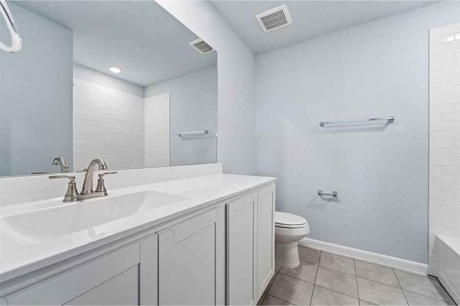 Furnished interior view inside a new home in Saddlebrook Estates, Waxahachie (Image 4).