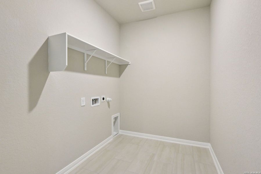 Spacious, unfurnished interior of a new home in Sagebrooke - Premier Series, San Antonio (Image 47).