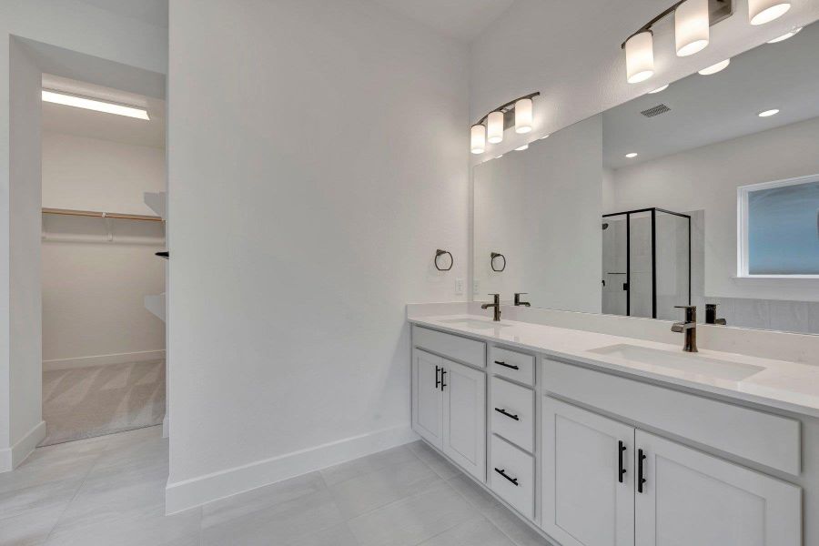 Owner's Bathroom Owner's Bathroom