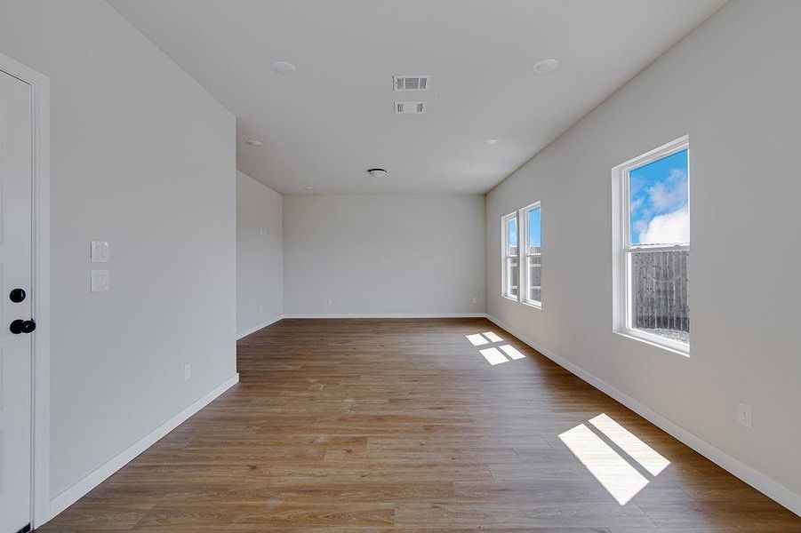 Spacious, unfurnished interior of a new home in Trails of Fossil Creek, Fort Worth (Image 25).