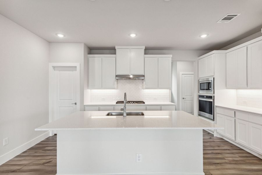 Furnished interior view inside a new home in Dove Hollow, Waxahachie (Image 10).