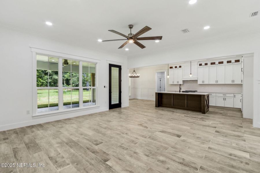 Spacious, unfurnished interior of a new home in , Fernandina Beach (Image 33).