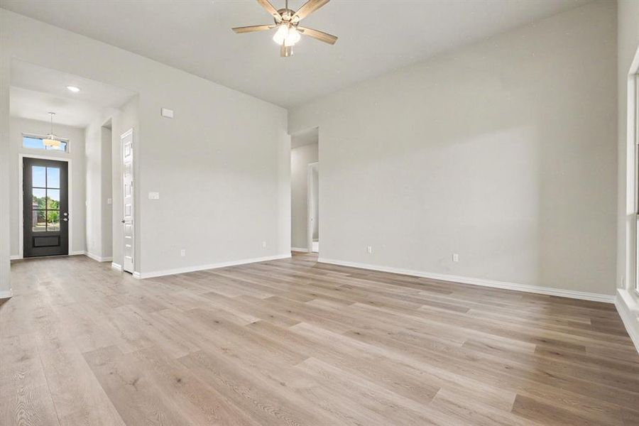 Spacious, unfurnished interior of a new home in Ten Mile Creek Estates, DeSoto (Image 24).