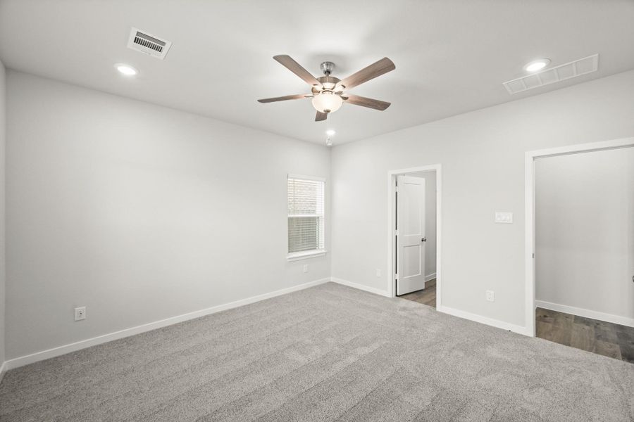 Spacious, unfurnished interior of a new home in Sunterra, Katy (Image 18).