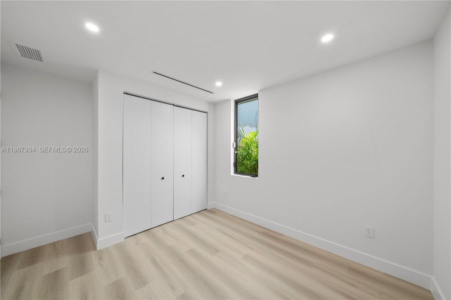 Spacious, unfurnished interior of a new home in , Miami (Image 53).