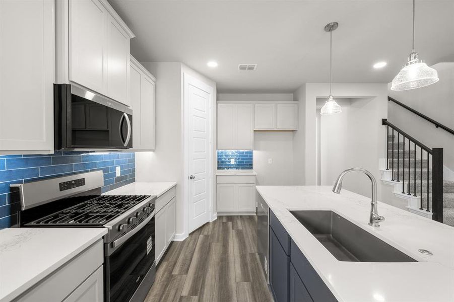 9_8921 Acorn- kitchen-3