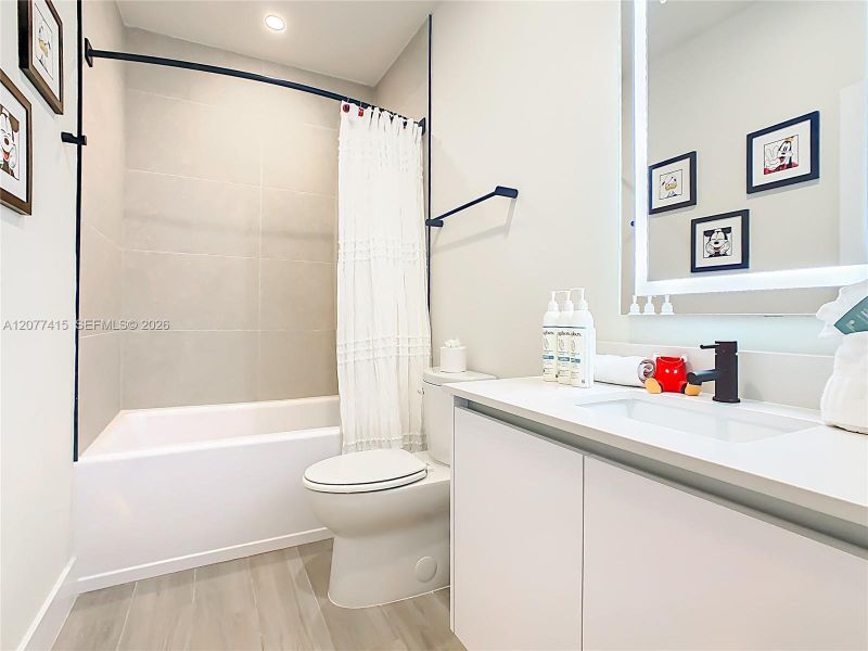 Furnished interior view inside a new home in , Clermont (Image 32).