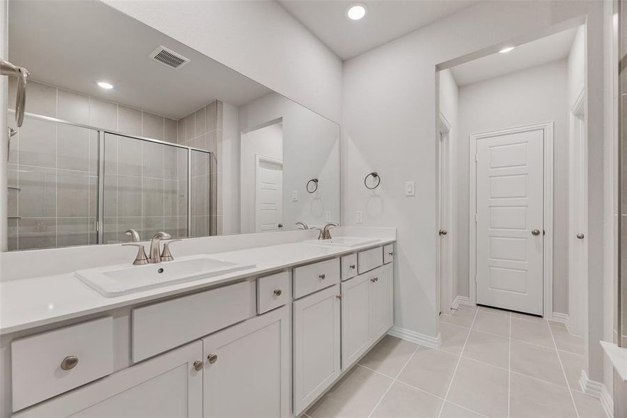 Furnished interior view inside a new home in , Frisco (Image 10).