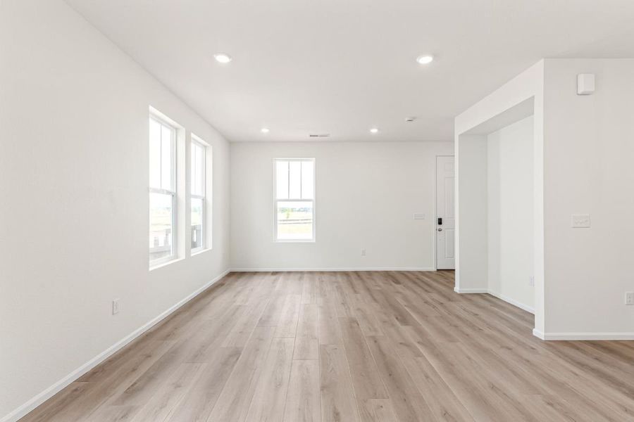 Spacious, unfurnished interior of a new home in Painted Prairie Villas, Aurora (Image 14). Spacious, unfurnished interior of a new home in Painted Prairie Villas, Aurora (Image 14).