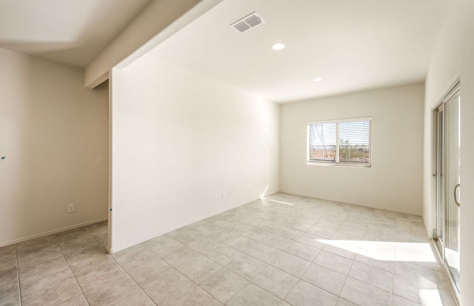 Spacious, unfurnished interior of a new home in Copper Falls, Buckeye (Image 17).