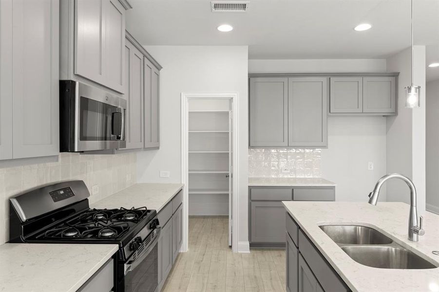 10. 2902 Hanscom - Kitchen (3)