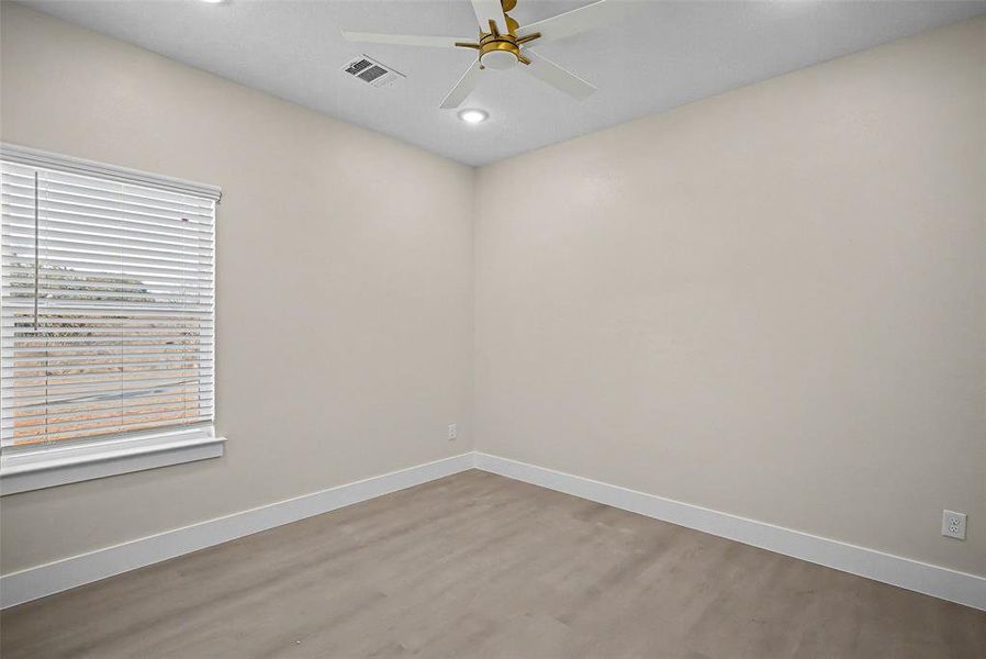 Spacious, unfurnished interior of a new home in , Granbury (Image 36).