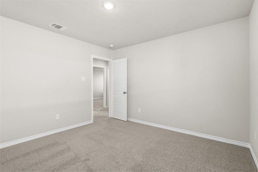 Spacious, unfurnished interior of a new home in Deer Creek, Crowley (Image 37).