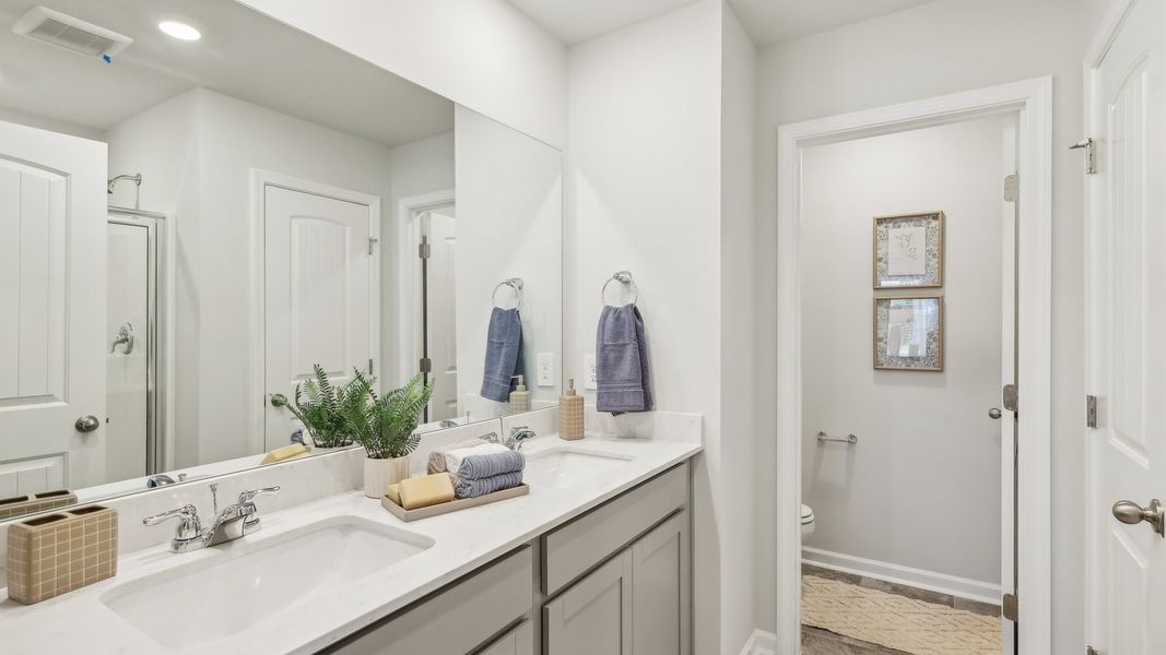 Representative furnished interior of a home built from the FRANKLIN by D.R. Horton in Campbell Place, Lebanon (Image 21).