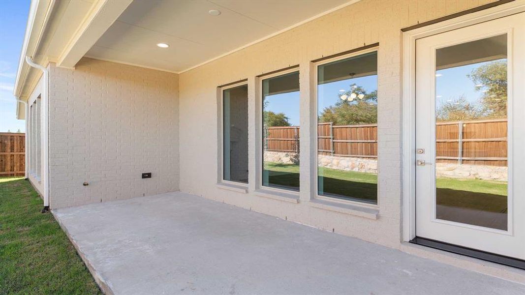 Exterior details and patio area of a home in Hillstead 50', Lavon (Image 2).